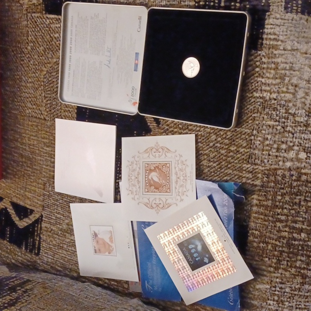 The Official Millennium Keepsake Set - Canada Post 2000 Millennium Coin & Stamps